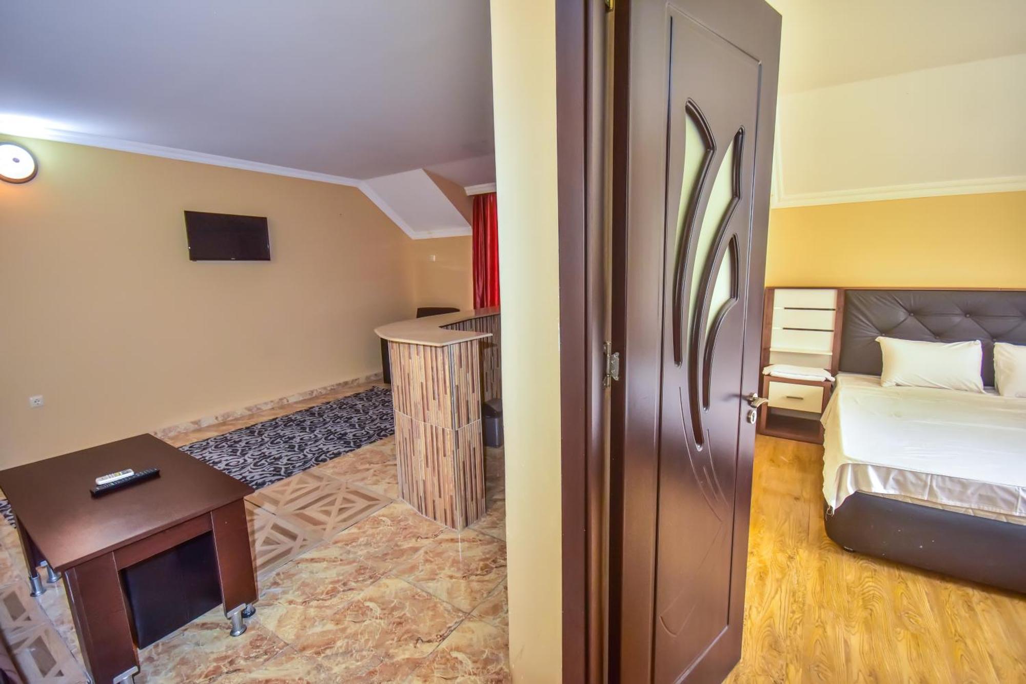 Family Apartments In Batumi Bagian luar foto