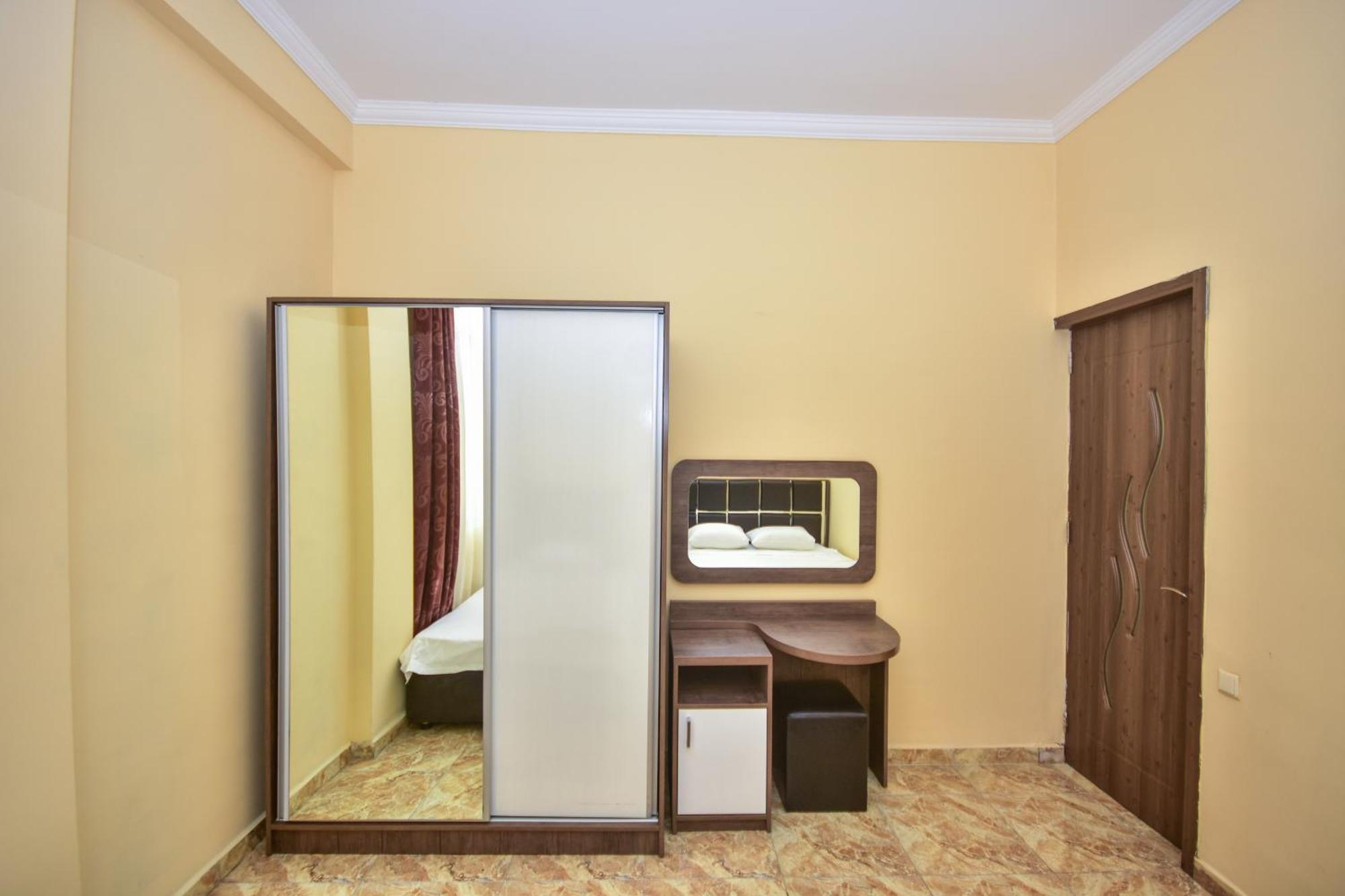 Family Apartments In Batumi Bagian luar foto